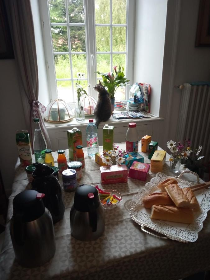 Bed and Breakfast Le Chevalier Des Marettes Airel Exterior foto